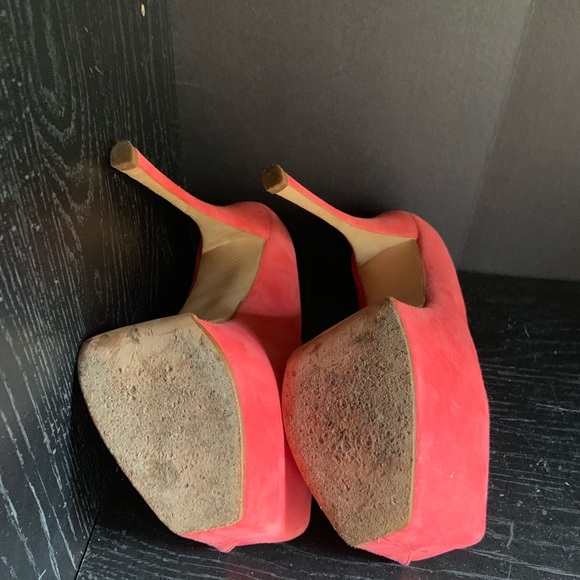 Heels - Picture 4 of 4